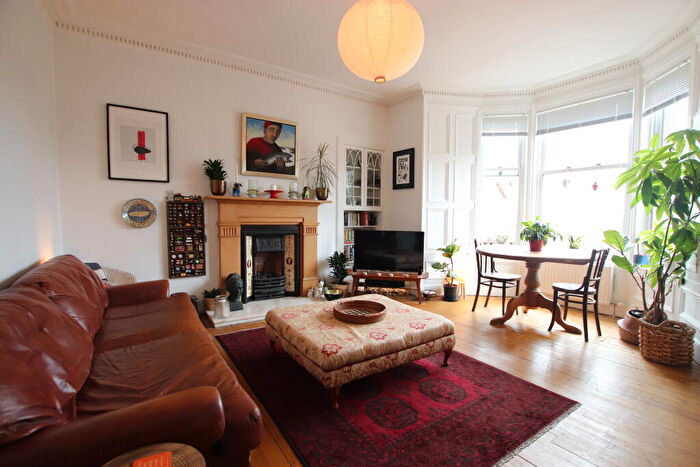 2 Bedroom Flat To Rent In Seymour Street, West End, Dundee, DD2