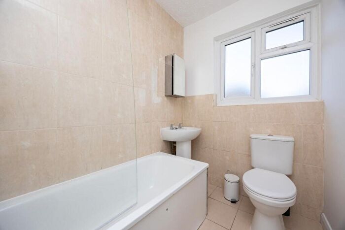 3 Bedroom End Of Terrace House For Sale In Coombe Road, Brighton, BN2