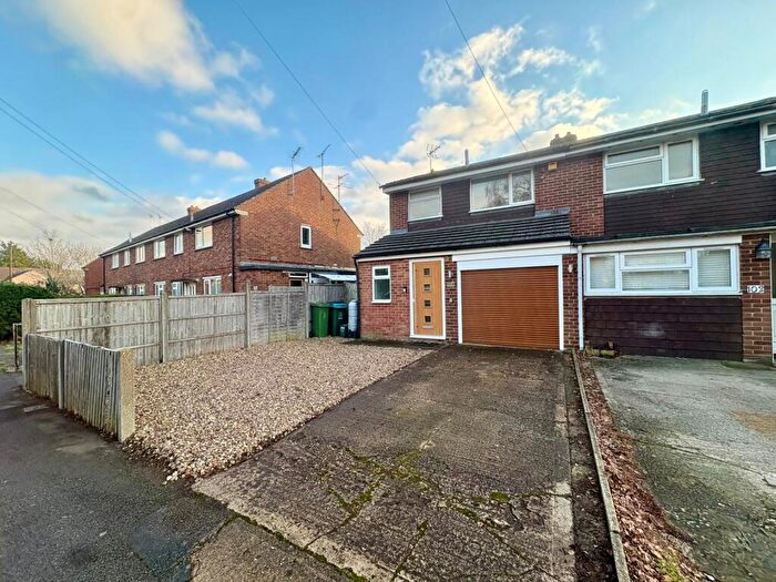 3 Bedroom Semi Detached House For Sale In Northern Road, Aylesbury, HP19