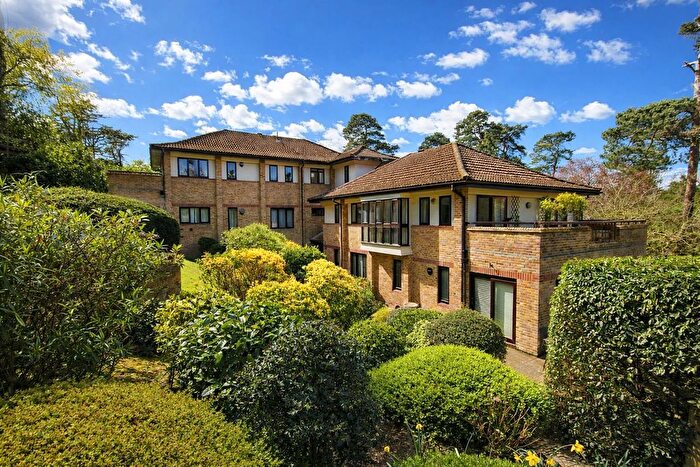 3 Bedroom Flat To Rent In Willow Court, Oxshott, KT22