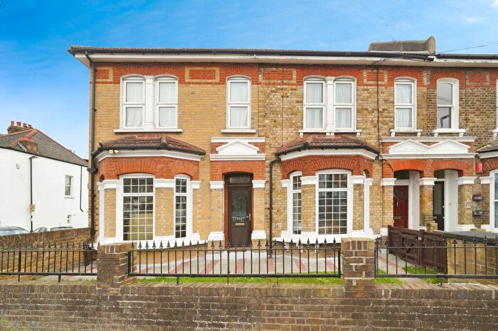 2 Bedroom Maisonette For Sale In Perry Hill, London, London, SE6