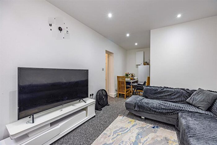 1 Bedroom Ground Maisonette To Rent In Trowell Road, Nottingham, NG8