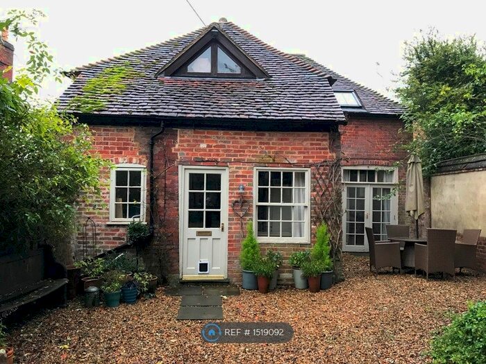 2 Bedroom Detached House To Rent In Church St, Wimborne, BH21