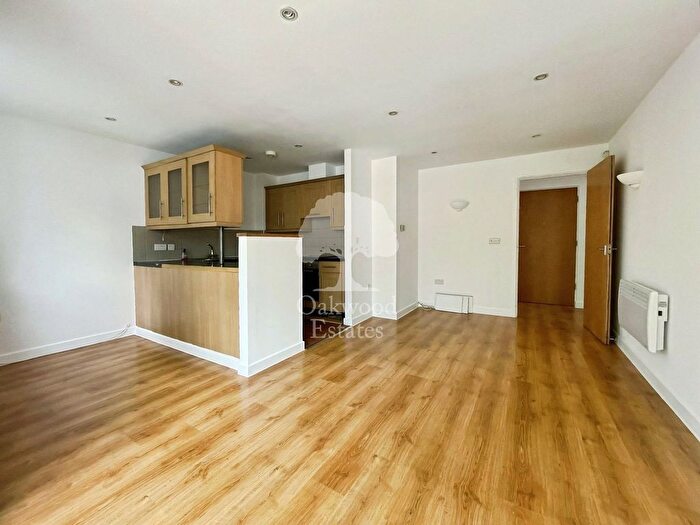 2 Bedroom Flat To Rent In Upton Park, Slough, SL1