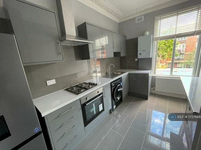 3 Bedroom Flat To Rent In Nunhead Lane, London, SE15
