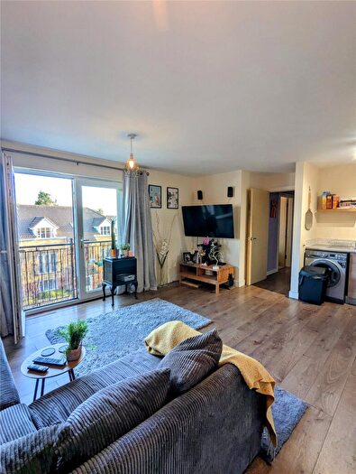 2 Bedroom Flat For Sale In Hollybrook Park, Bristol, Somerset, BS15