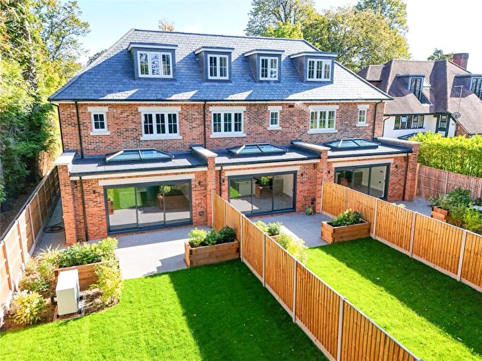 3 Bedroom Town House For Sale In Hersham Road, Walton-On-Thames, KT12