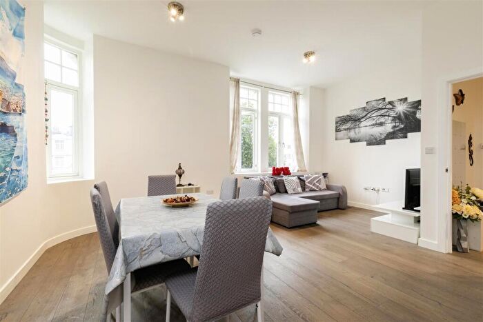 2 Bedroom Flat To Rent In Frobisher Road, London, N8