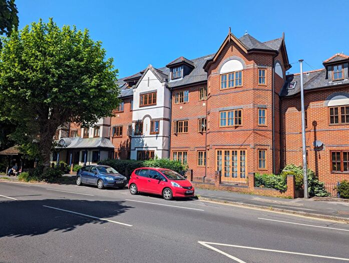 2 Bedroom Flat To Rent In Kings Road, Godalming, GU7