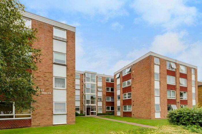 1 Bedroom Flat To Rent In Ashburton Road, East Croydon, Croydon, CR0