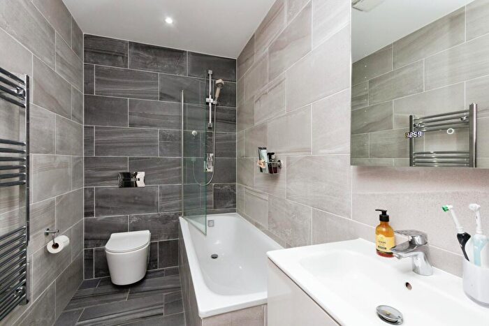 1 Bedroom Flat For Sale In Little Victoria Street, Basingstoke, Hampshire, RG21