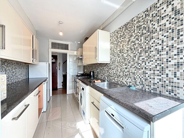 4 Bedroom Maisonette To Rent In Market Place, Falloden Way, London, NW11