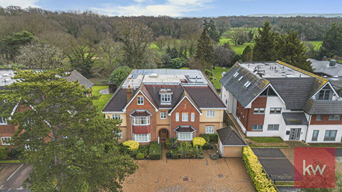 2 Bedroom Apartment For Sale In Shoppenhangers Road, Maidenhead, Berkshire, SL6