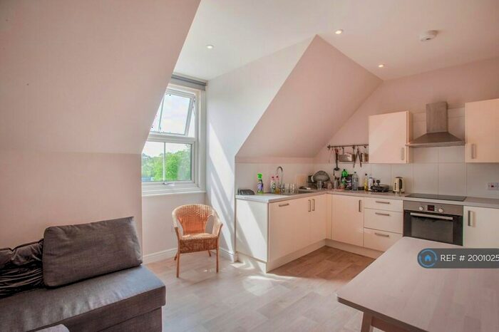 2 Bedroom Flat To Rent In Woodbridge Road, Guildford, GU1