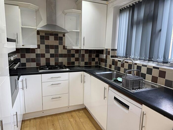 1 Bedroom Flat To Rent In Tiverton Road, Hounslow, TW3