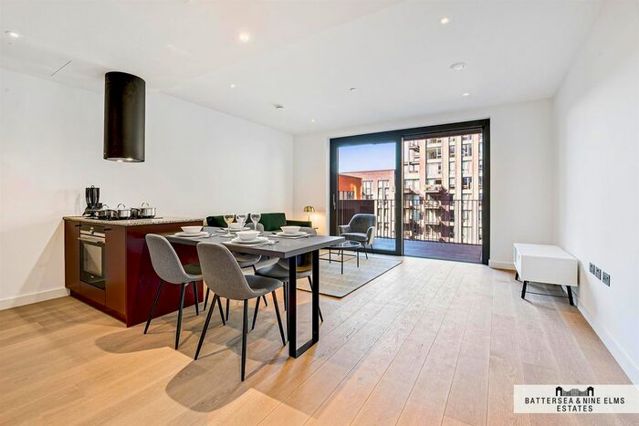 2 Bedroom Flat To Rent In Viaduct Gardens, London, SW11