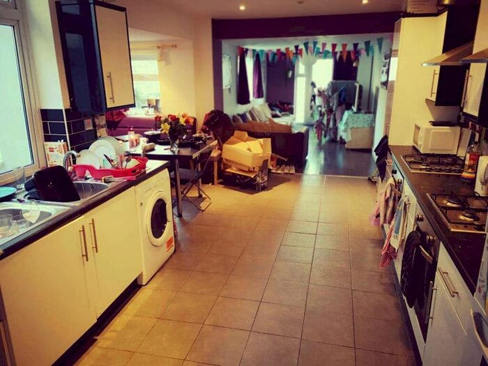 9 Bedroom House To Rent In Miskin Street, Cathays, Cardiff, CF24