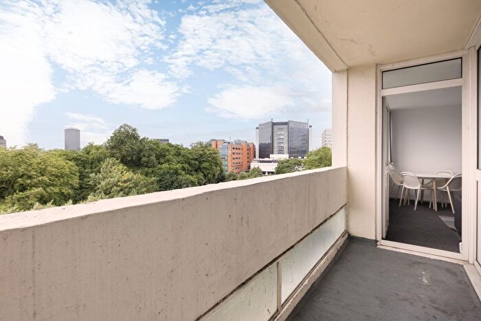 3 Bedroom Flat To Rent In Royal Street, London, SE1