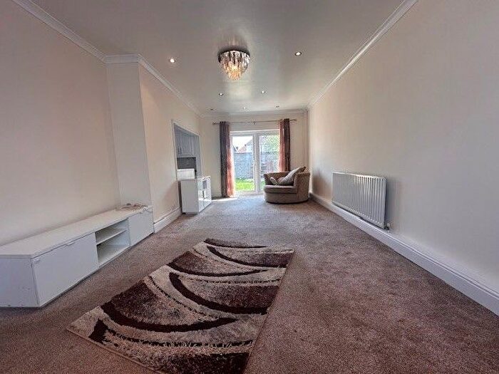 3 Bedroom End Of Terrace House To Rent In Commonwealth Avenue, Hayes, UB3