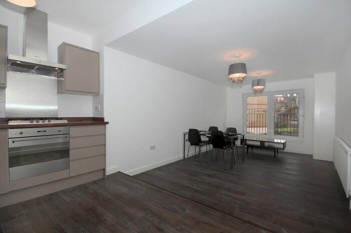 3 Bedroom Flat To Rent In Brougham Road, London, W3