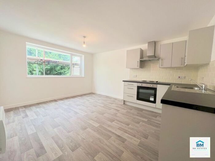 2 Bedroom Flat To Rent In Albert Road, Stoneygate, LE2