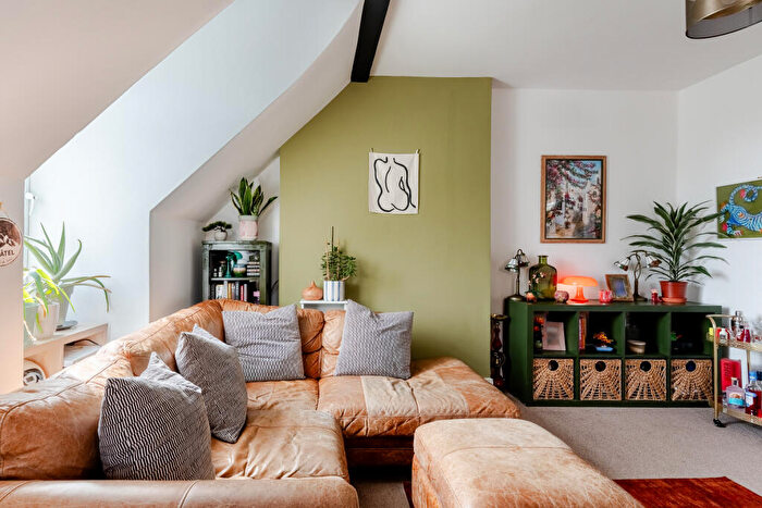 3 Bedroom Flat For Sale In Belgrave Road, Clifton, Bristol, BS8