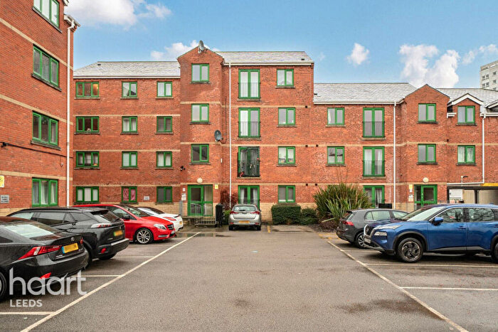 2 Bedroom Apartment For Sale In Admiral Street, Leeds, LS11
