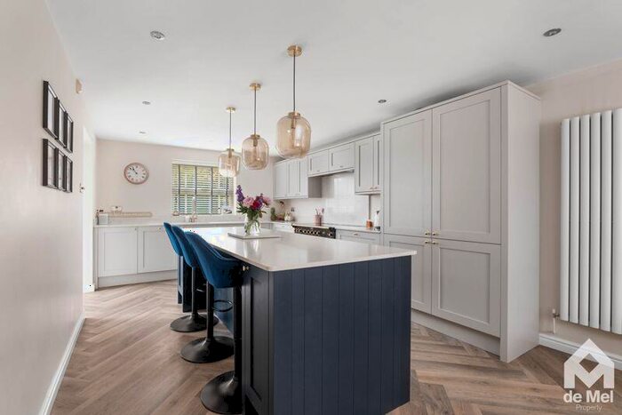 4 Bedroom Detached House For Sale In The Holt, Bishops Cleeve, GL52
