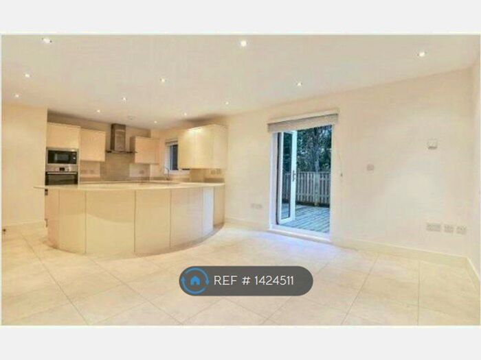 2 Bedroom Flat To Rent In Mount Harry Road, Sevenoaks, TN13