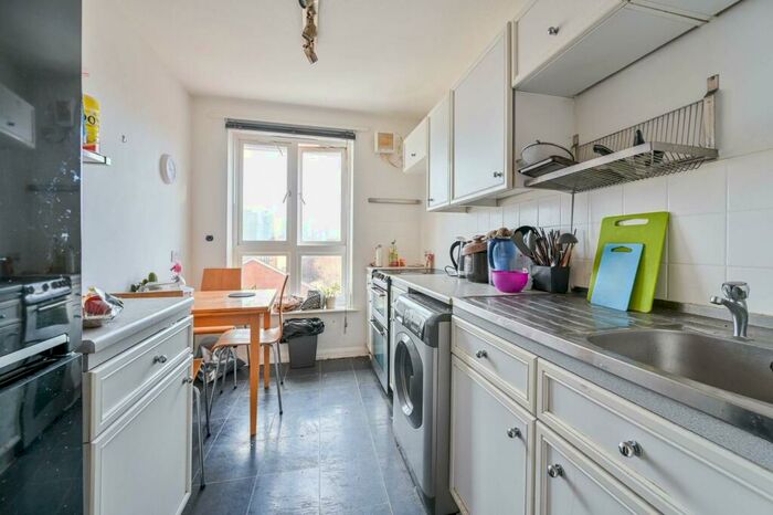 3 Bedroom Flat To Rent In Canada Water, Canada Water, London, SE16