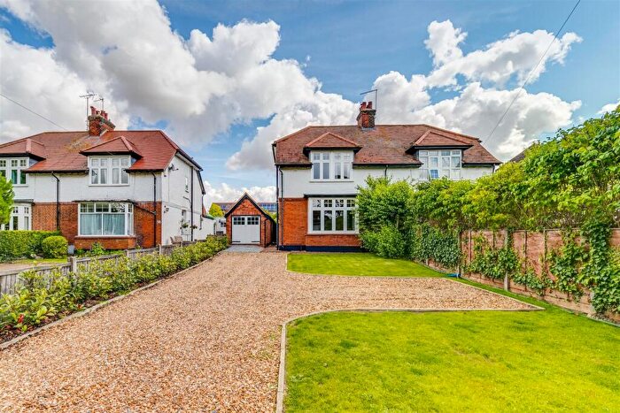 4 Bedroom Semi Detached House To Rent In Green Lane, Letchworth Garden City, SG6