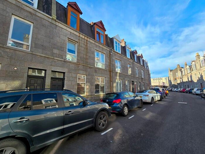 2 Bedroom Flat To Rent In Hollybank Place, City Centre, Aberdeen, AB11