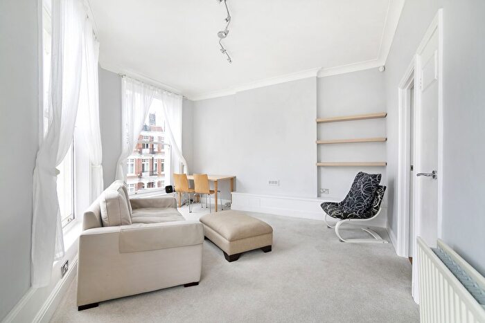 1 Bedroom Flat For Sale In First Floor Flat, Highgate High Street, London, N6