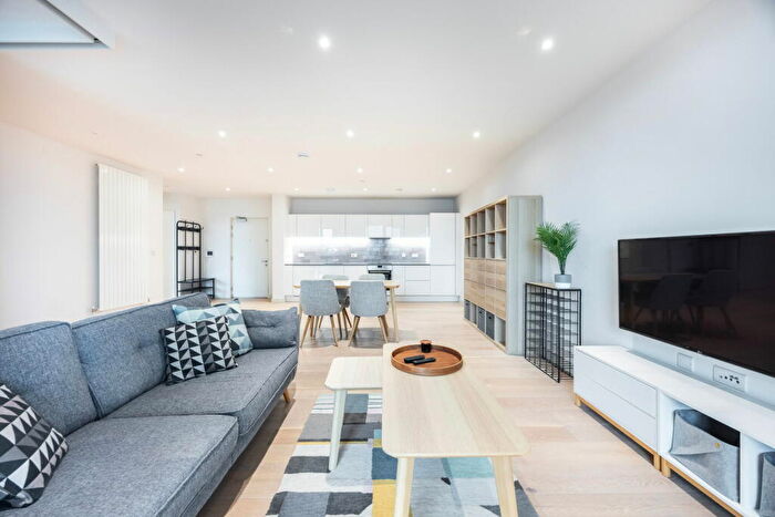 2 Bedroom Apartment For Sale In Starboard Way, London, E16
