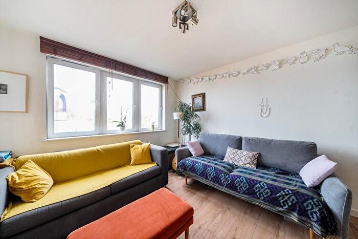 1 Bedroom Flat For Sale In Kinetica Apartments, Hackney, London, E8