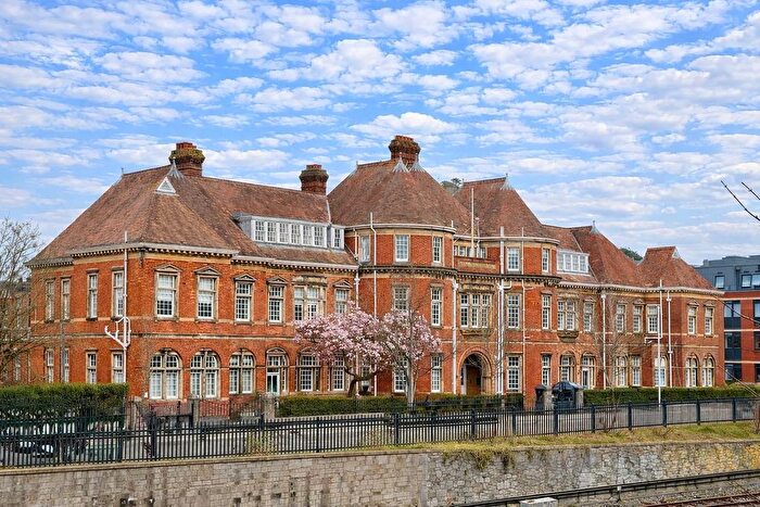 2 Bedroom Flat For Sale In Apsley Road, Mutley, Plymouth, PL4