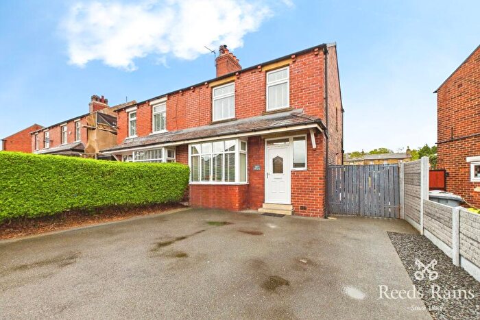 3 Bedroom Semi Detached House For Sale In Cliffe Lane, Gomersal, Cleckheaton, West Yorkshire, BD19