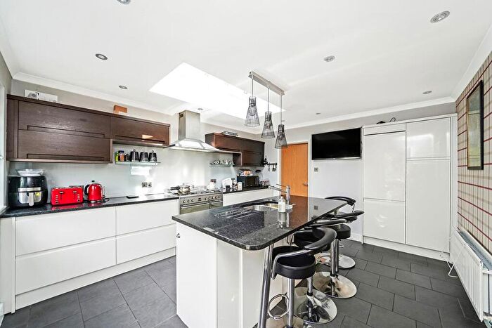 3 Bedroom Semi-Detached House To Rent In Larkshall Road, North Chingford, E4