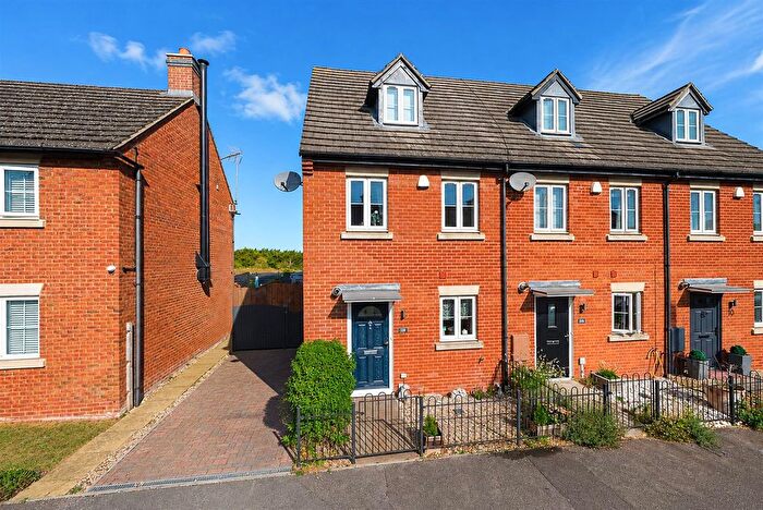 3 Bedroom End Of Terrace House For Sale In South End Lane, Northall, Buckinghamshire, LU6