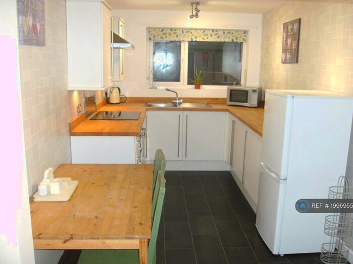 2 Bedroom Flat To Rent In Park Lane, Macclesfield, SK11