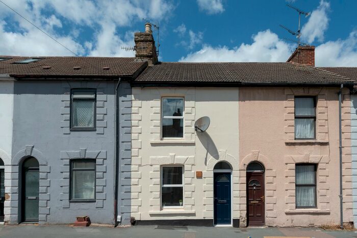 4 Bedroom Terraced House To Rent In Richmond Road, Gillingham, ME7