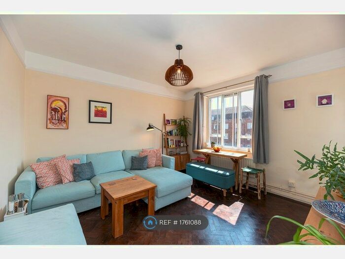 2 Bedroom Flat To Rent In Domelton House, London, SW18