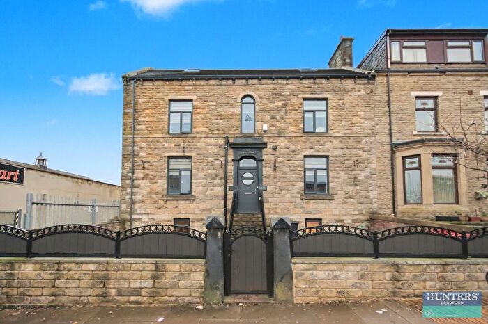 5 Bedroom End Terrace House For Sale In Leeds Old Road Bradford, West Yorkshire, BD3
