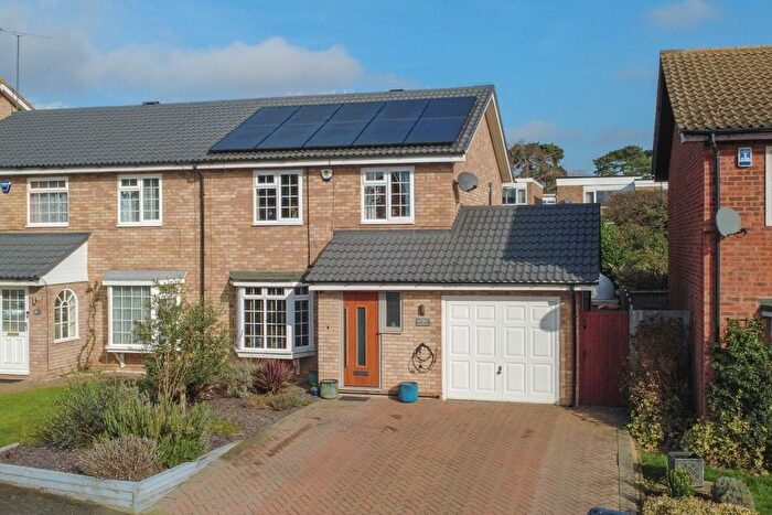 3 Bedroom Semi Detached House For Sale In Cotefield Drive, Leighton Buzzard, LU7