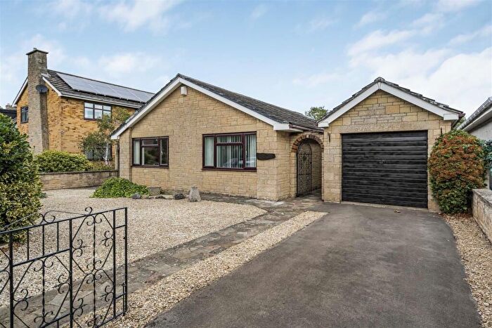 3 Bedroom Bungalow For Sale In Churchill Road, Bicester, OX26