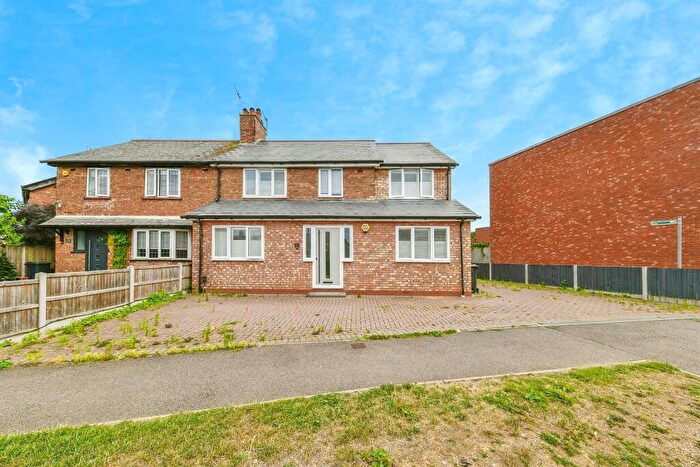 5 Bedroom Semi-Detached House For Sale In Haycroft Road, Old Town, Stevenage, SG1