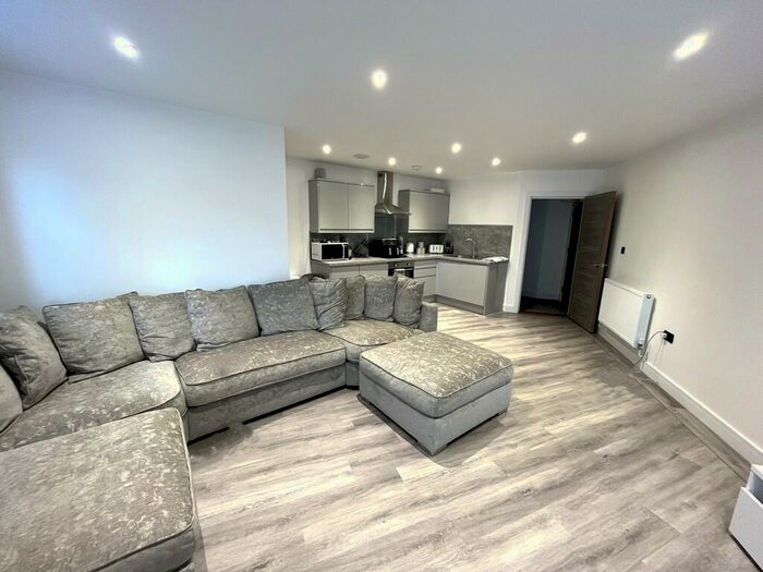 2 Bedroom Apartment To Rent In New Lane, Havant, PO9