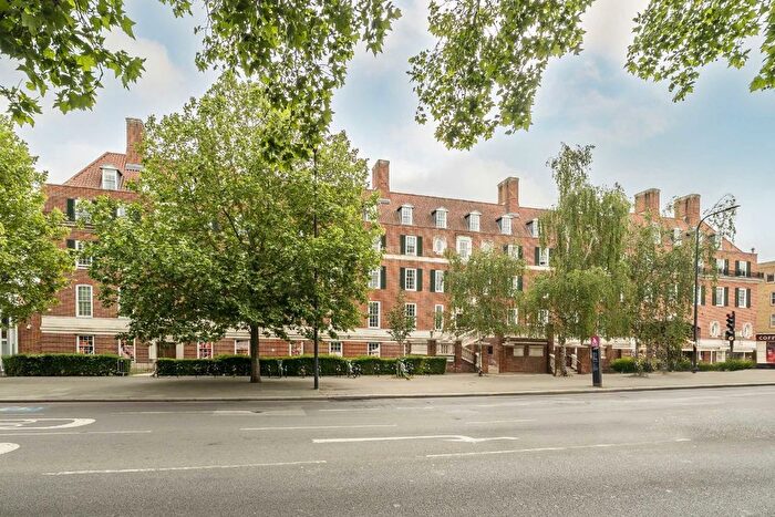 2 Bedroom Flat To Rent In Clapham Common South Side, Clapham, SW4