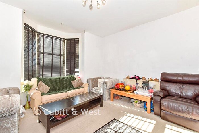 3 Bedroom End Of Terrace House For Sale In Powerscourt Road, Portsmouth, Hampshire, PO2