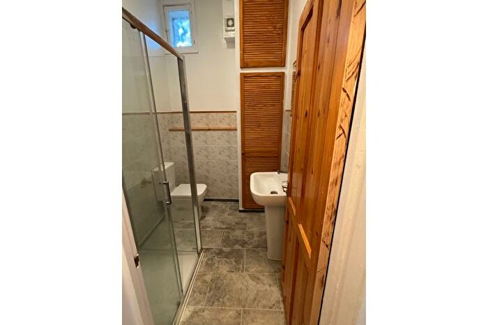 1 Bedroom Studio To Rent In Lambert Road, Brixton Hill, London, SW2